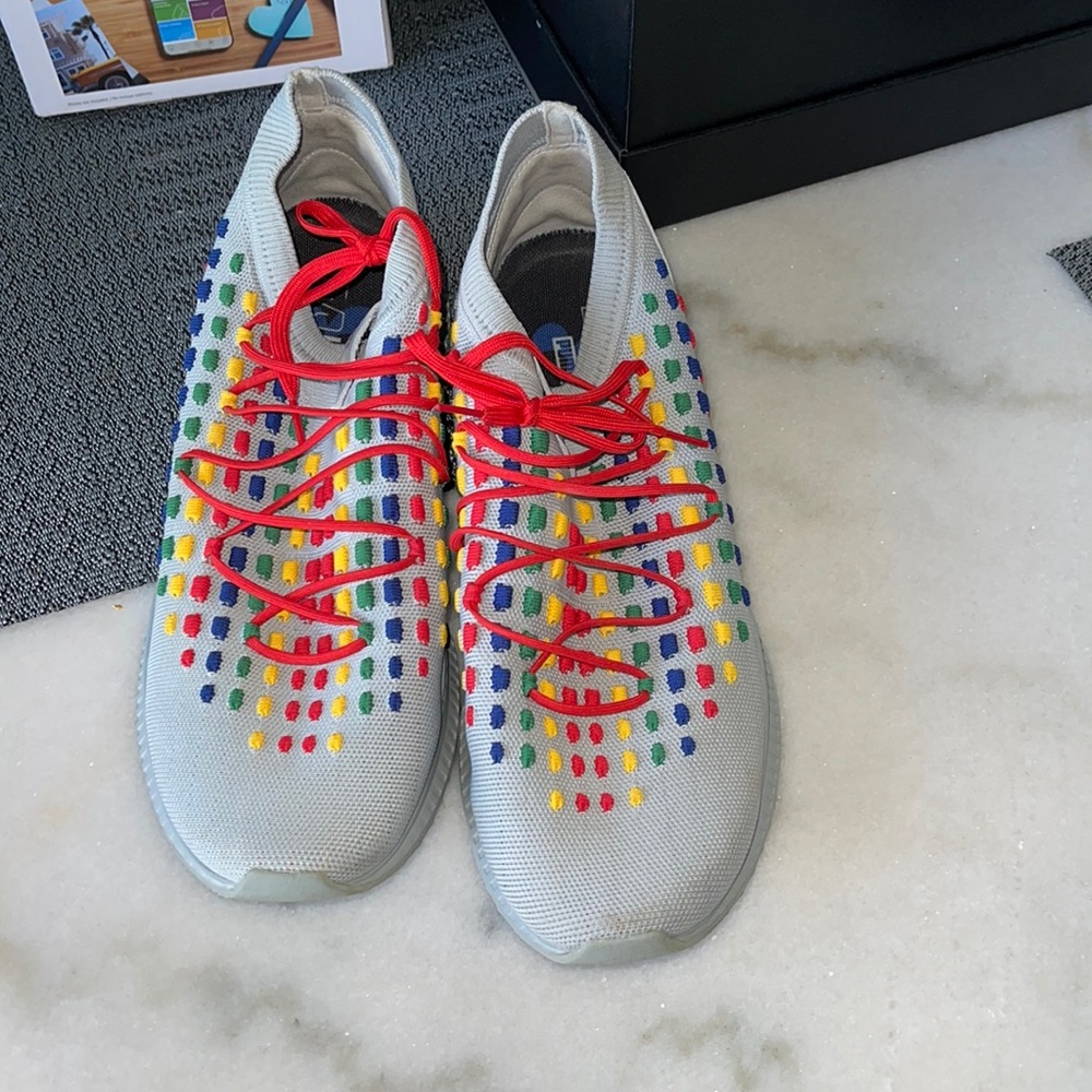 Puma has 4 color shoe laces also